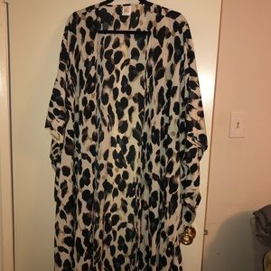 Women’s flowy kimono maxi dress